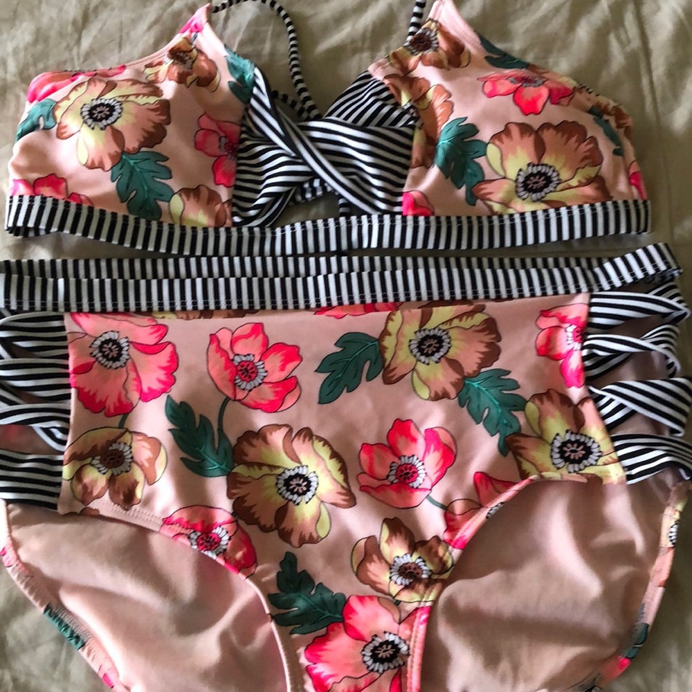 Floral and striped cut out bikini